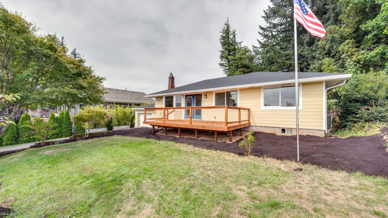 30225 NE Hurt Rd, Troutdale, OR, 97060 Scene 2