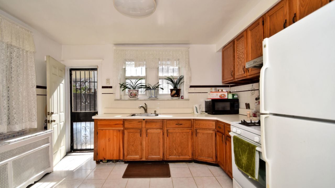 1024 Tasker St, Philadelphia, PA, 19148 Scene 4