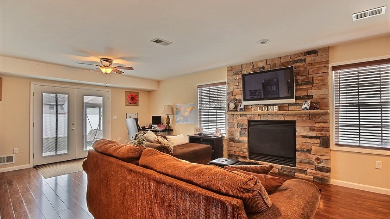 Family Room w/Fireplace