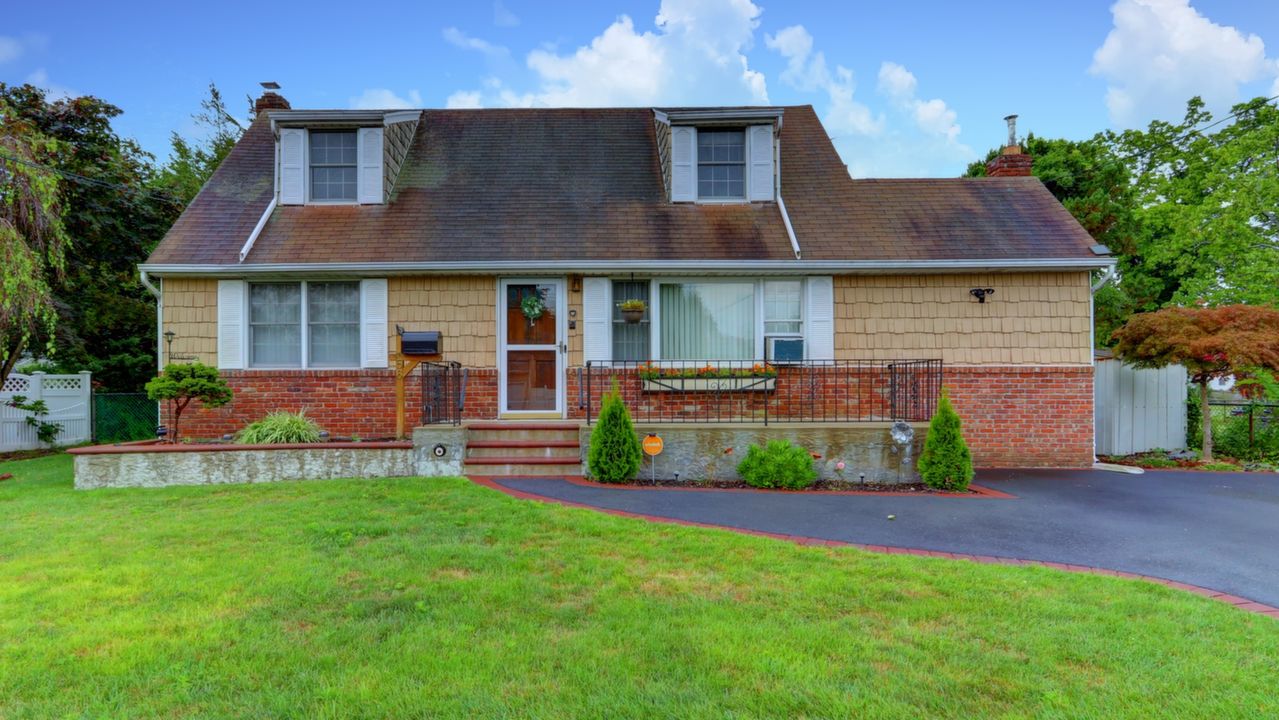 56 Drakeford Ave, North Babylon, NY, 11703 Scene 1