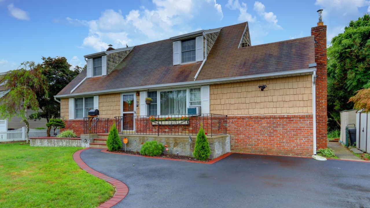 56 Drakeford Ave, North Babylon, NY, 11703 Scene 2