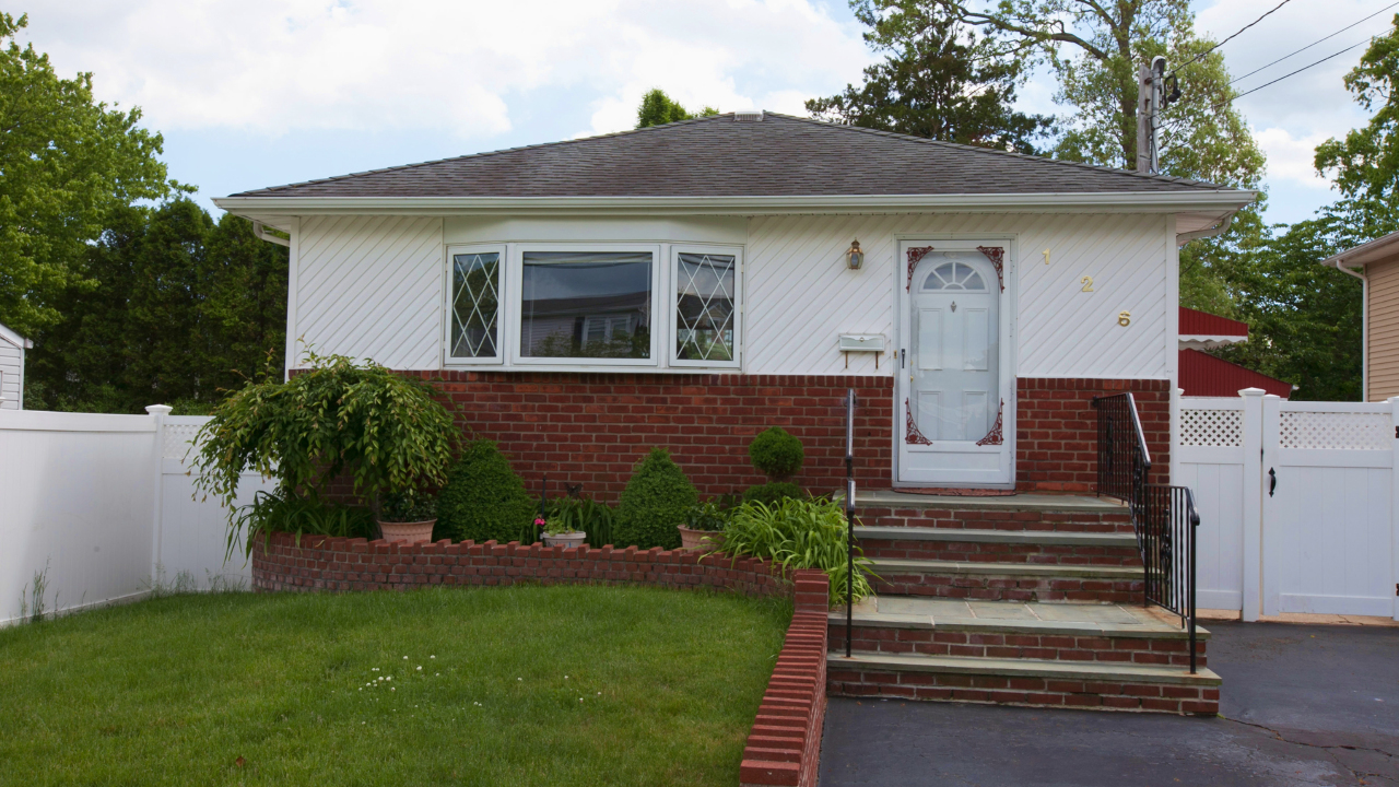 126 Commonwealth Ave, Massapequa, NY, 11758 Scene 1