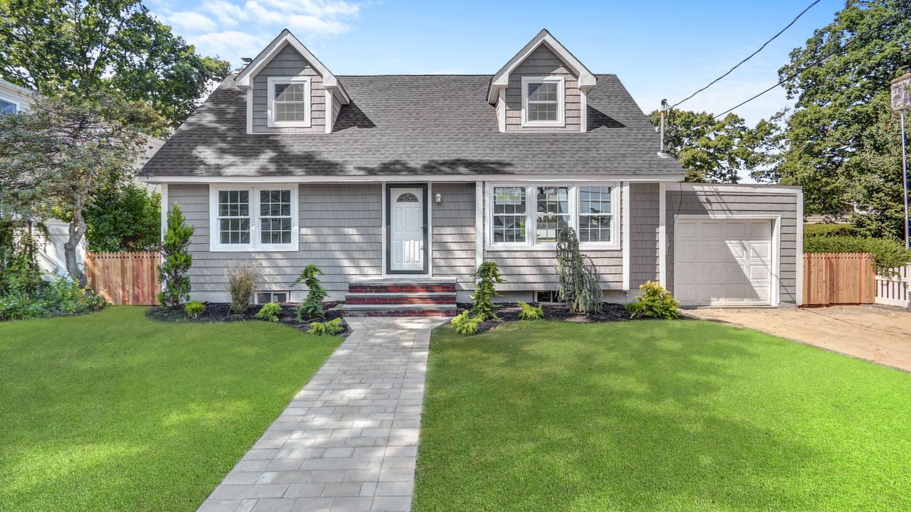 154 Pacific St, Massapequa, NY, 11758 Scene 1