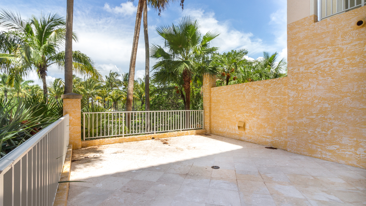 Resort-Villa-One-#205-05
