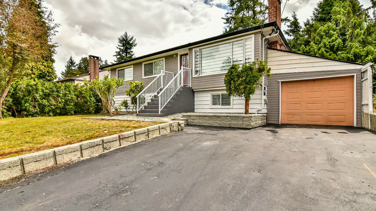 11318 Loughren Dr., Surrey, BC, V3R 4Z4 Scene 1