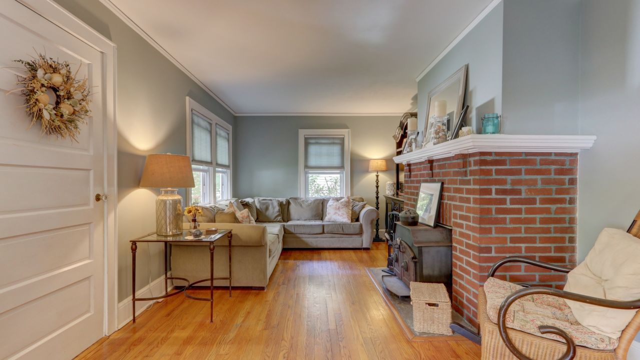 44 George St, Babylon, NY, 11702 Scene 2