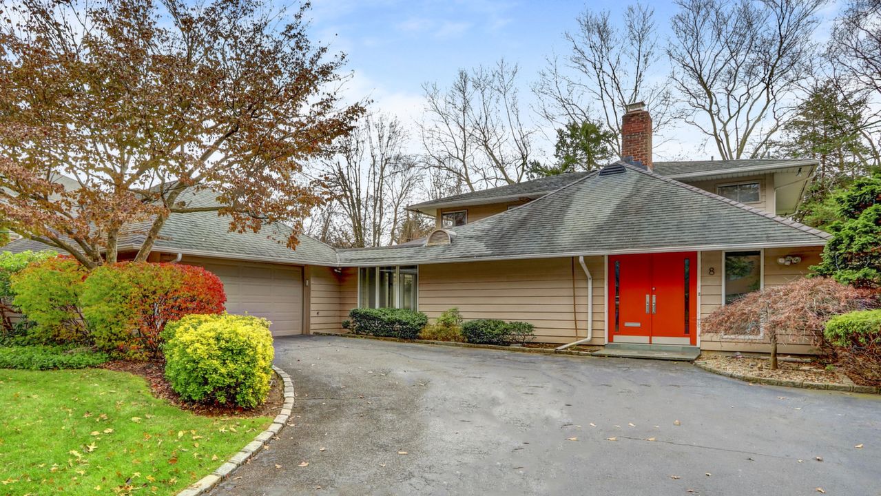 8 Hill Ln, Roslyn Heights, NY, 11577 Scene 1