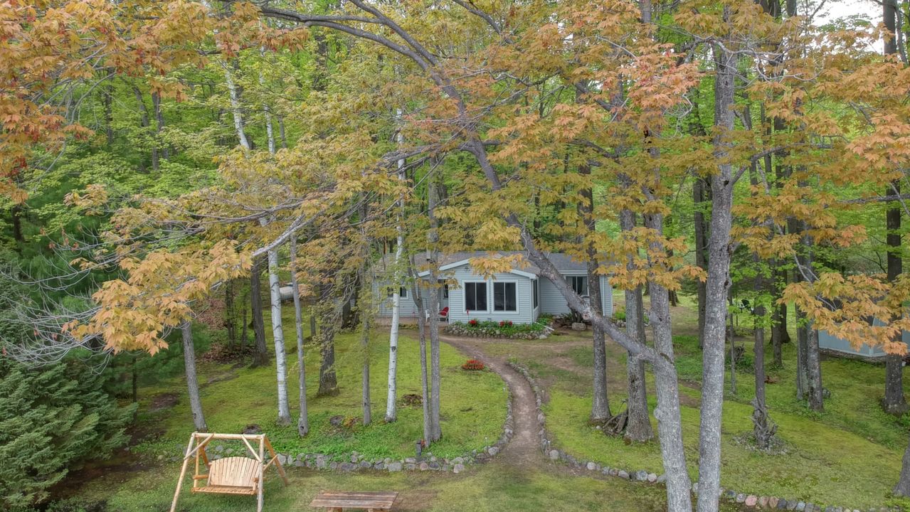 2709 W Lake George Dr, Harrison, MI, 48625 Scene 2