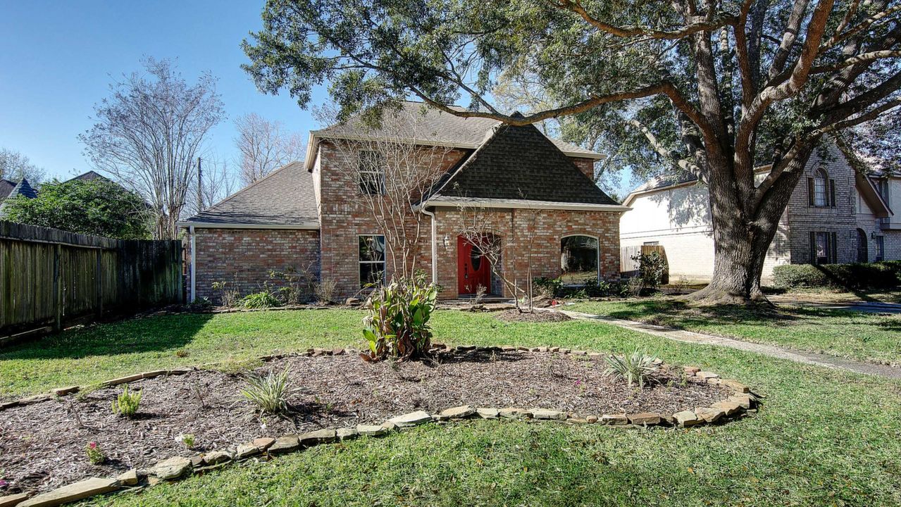 02-  15723 Misty Hollow