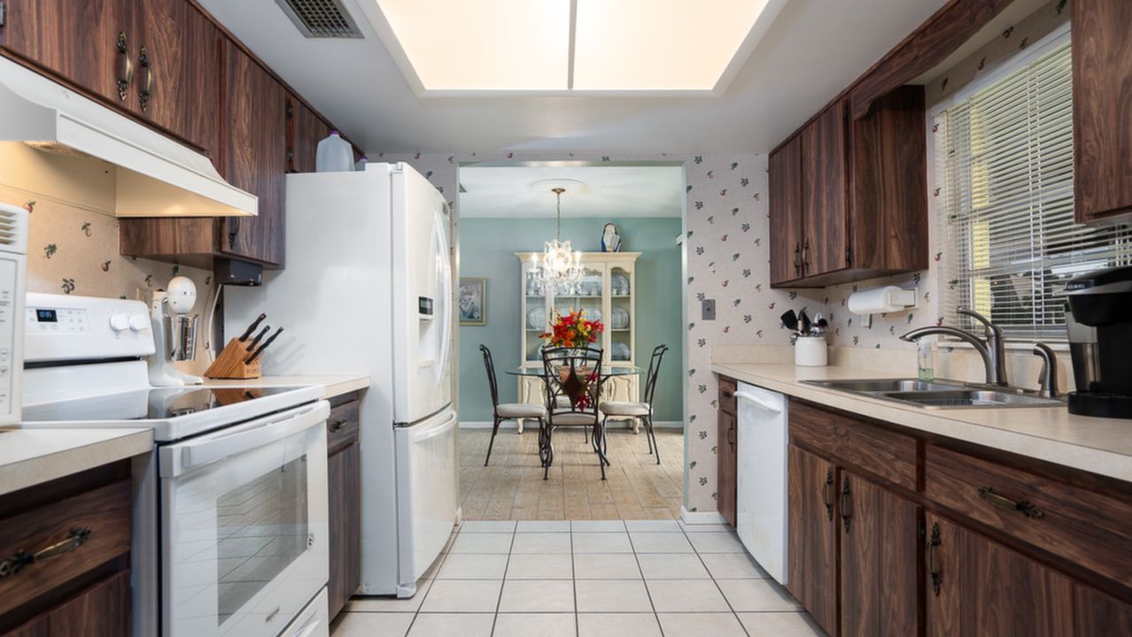 1099 Alladin Drive-6