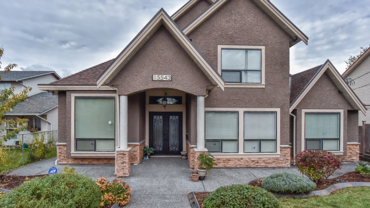 15543 96 ave, Surrey, BC, V3R 1G6 Scene 1