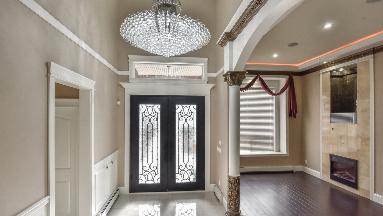 15543 96 ave, Surrey, BC, V3R 1G6 Scene 2