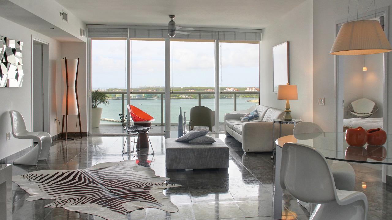 450 Alton Road, Miami Beach, FL, 33139 Scene 1