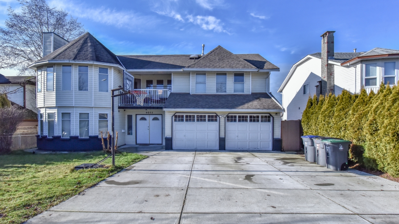 9055 137A St., Surrey, BC, V3V 7N6 Scene 1