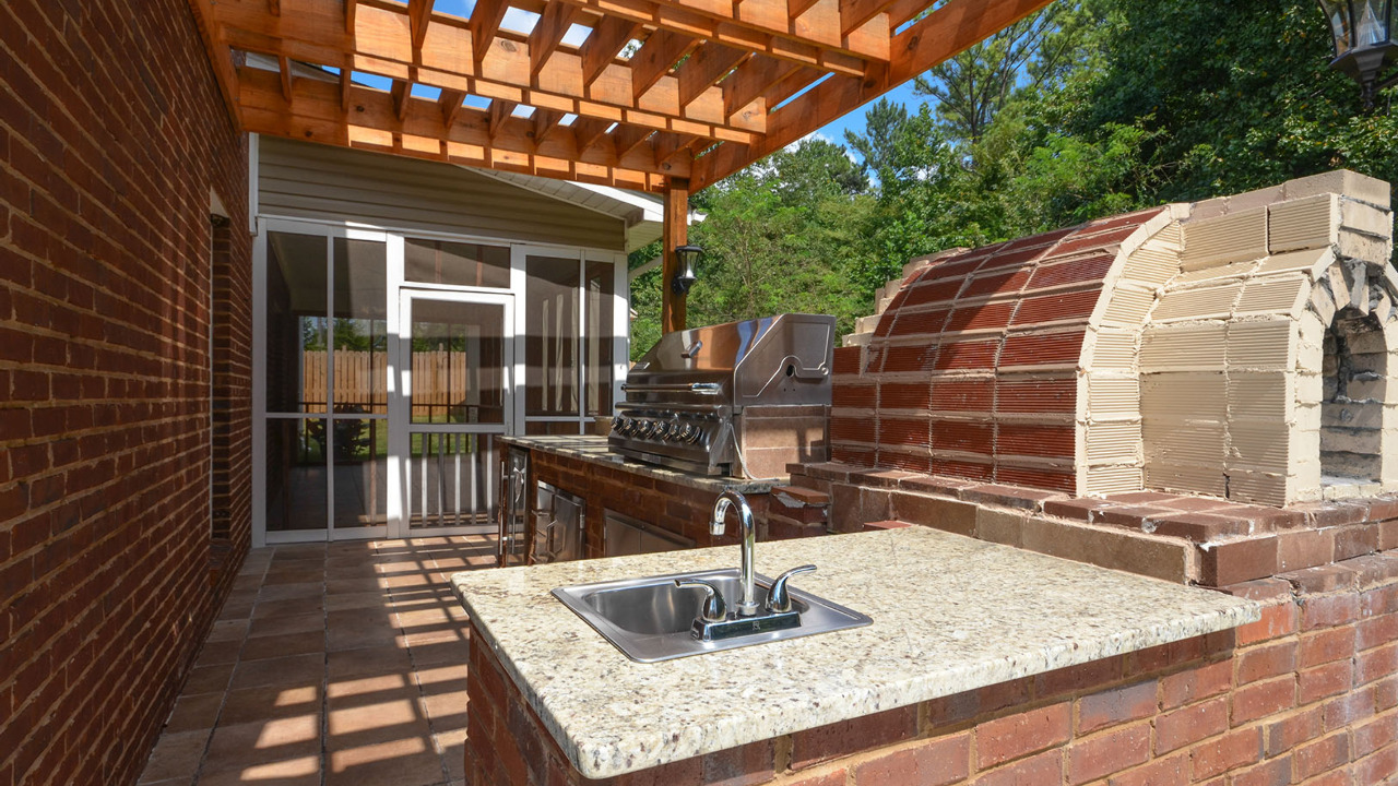 Outdoor Kitchen 1