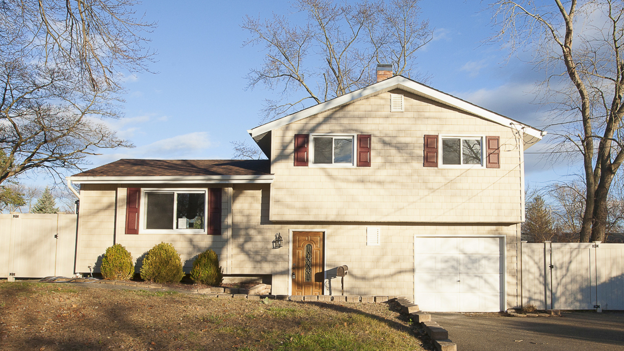 2909 Newport Avenue, Medford, NY, 11763 Scene 1