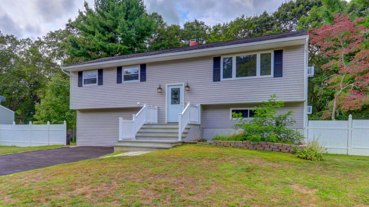 16 Junard Blvd, Port Jefferson Station, NY, 11776 Scene 1