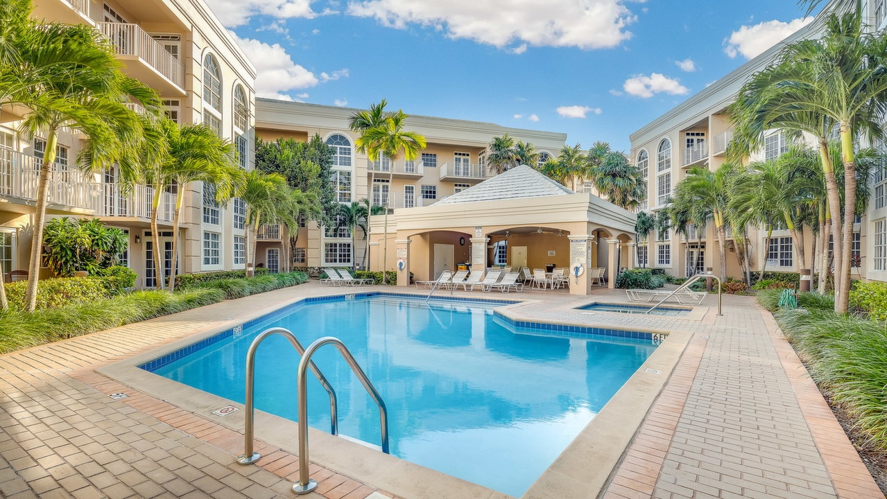 University Inn #2104-01