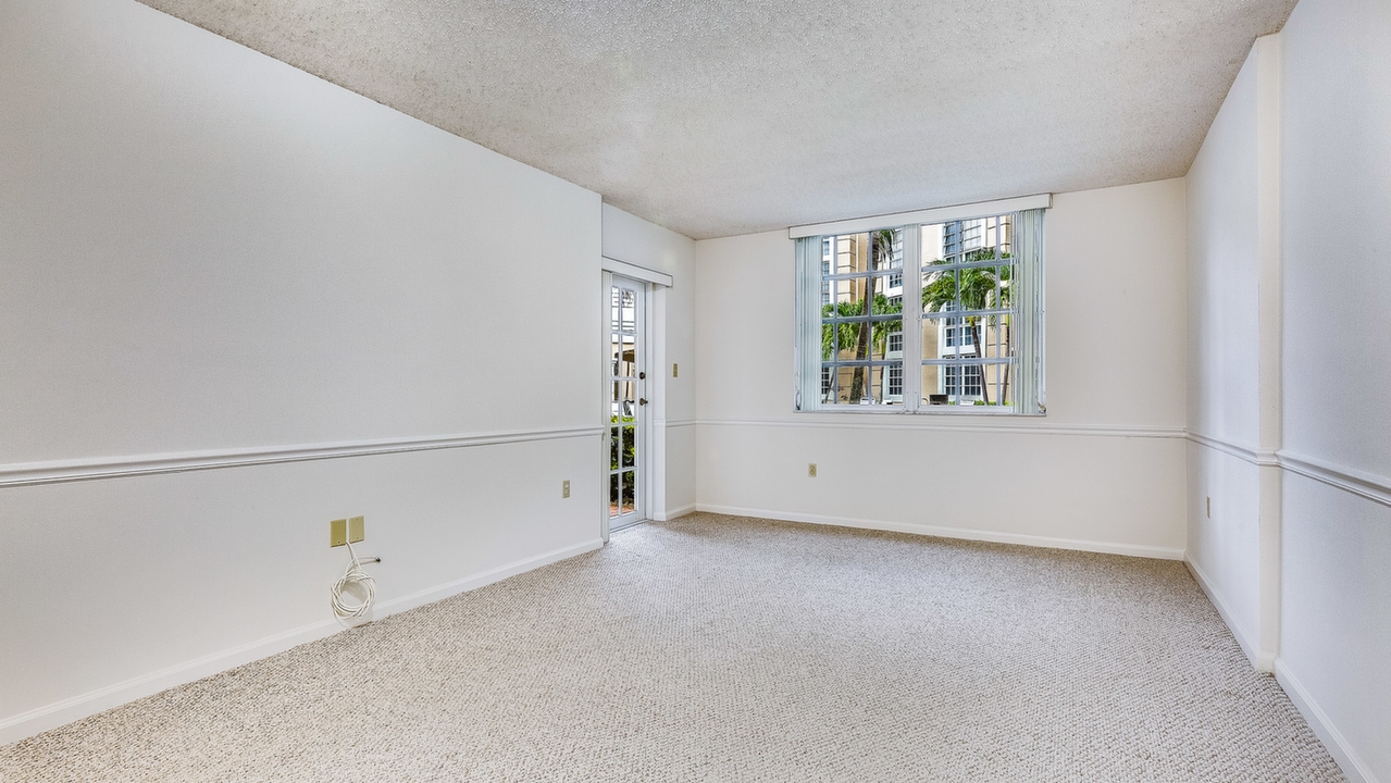University Inn #2104-02