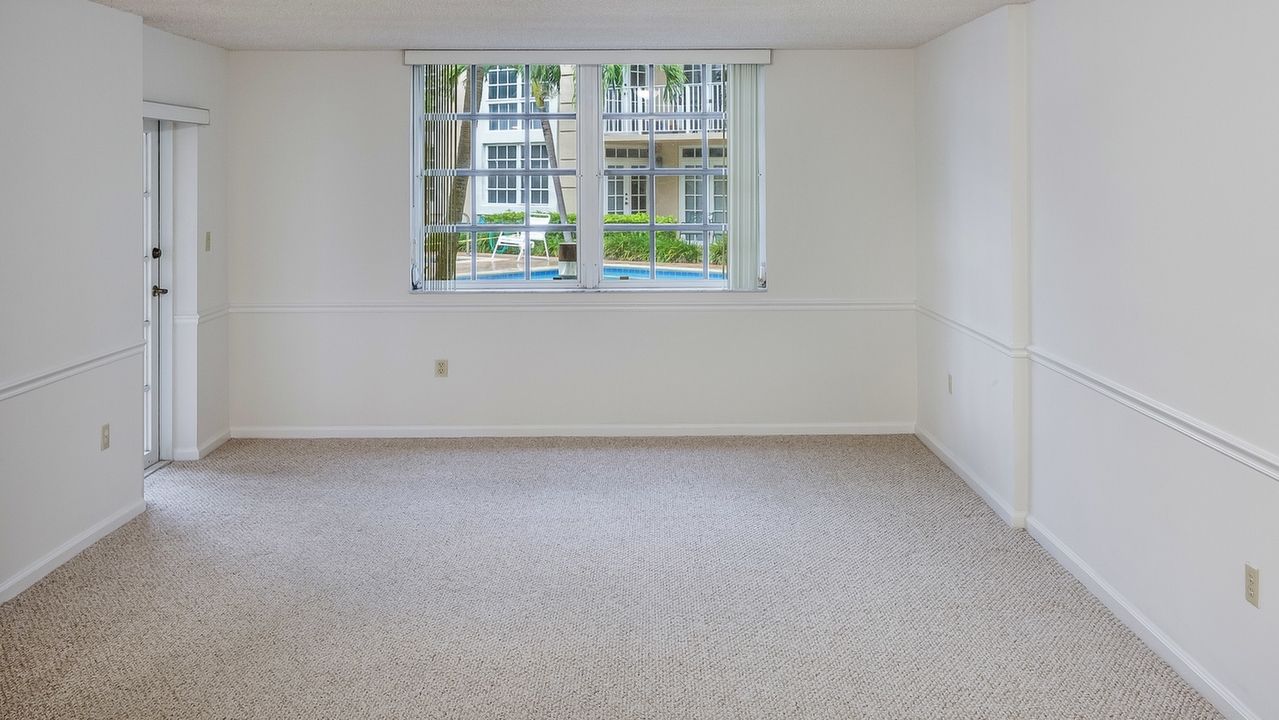 University Inn #2104-03