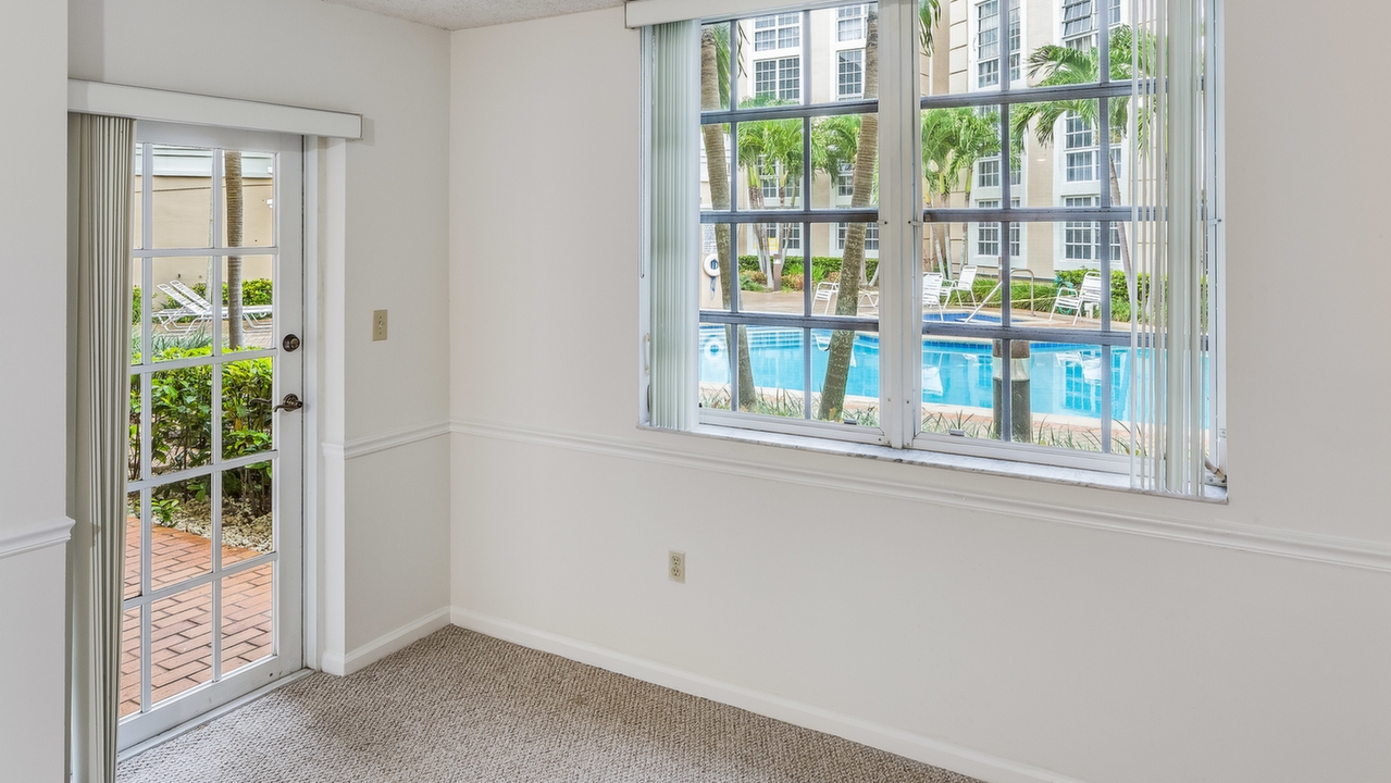 University Inn #2104-04