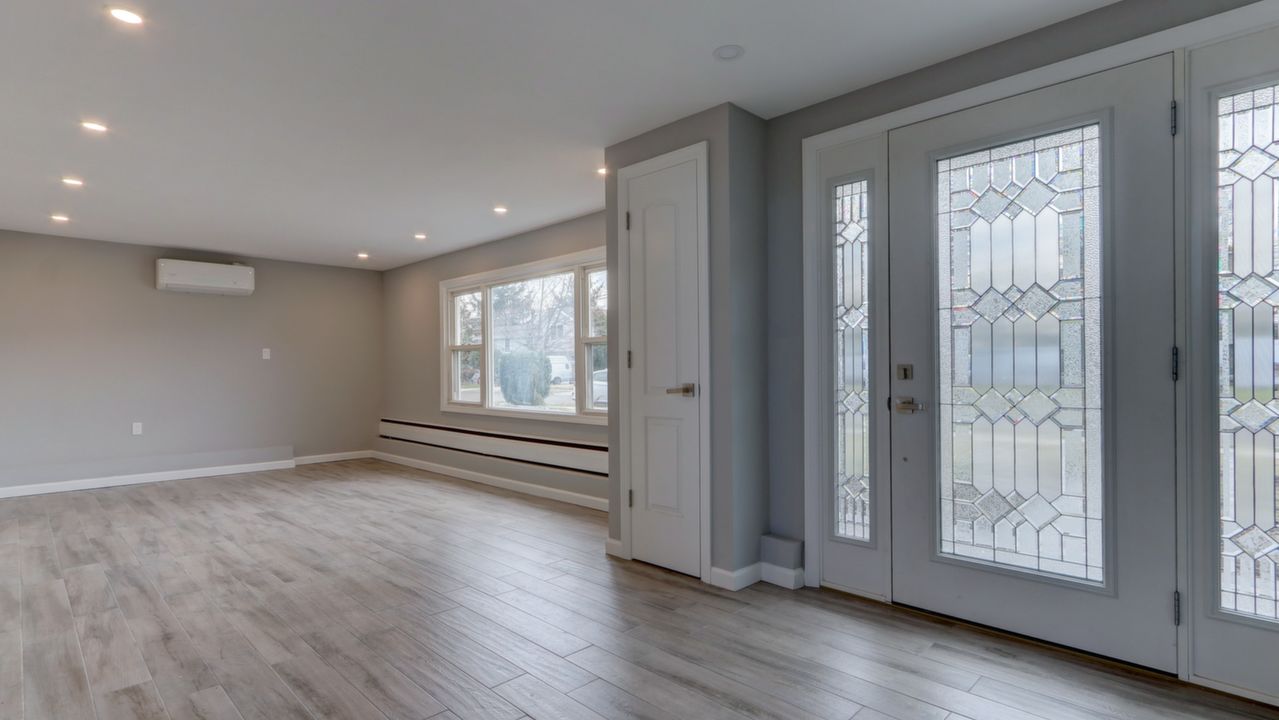 Foyer-Living Room