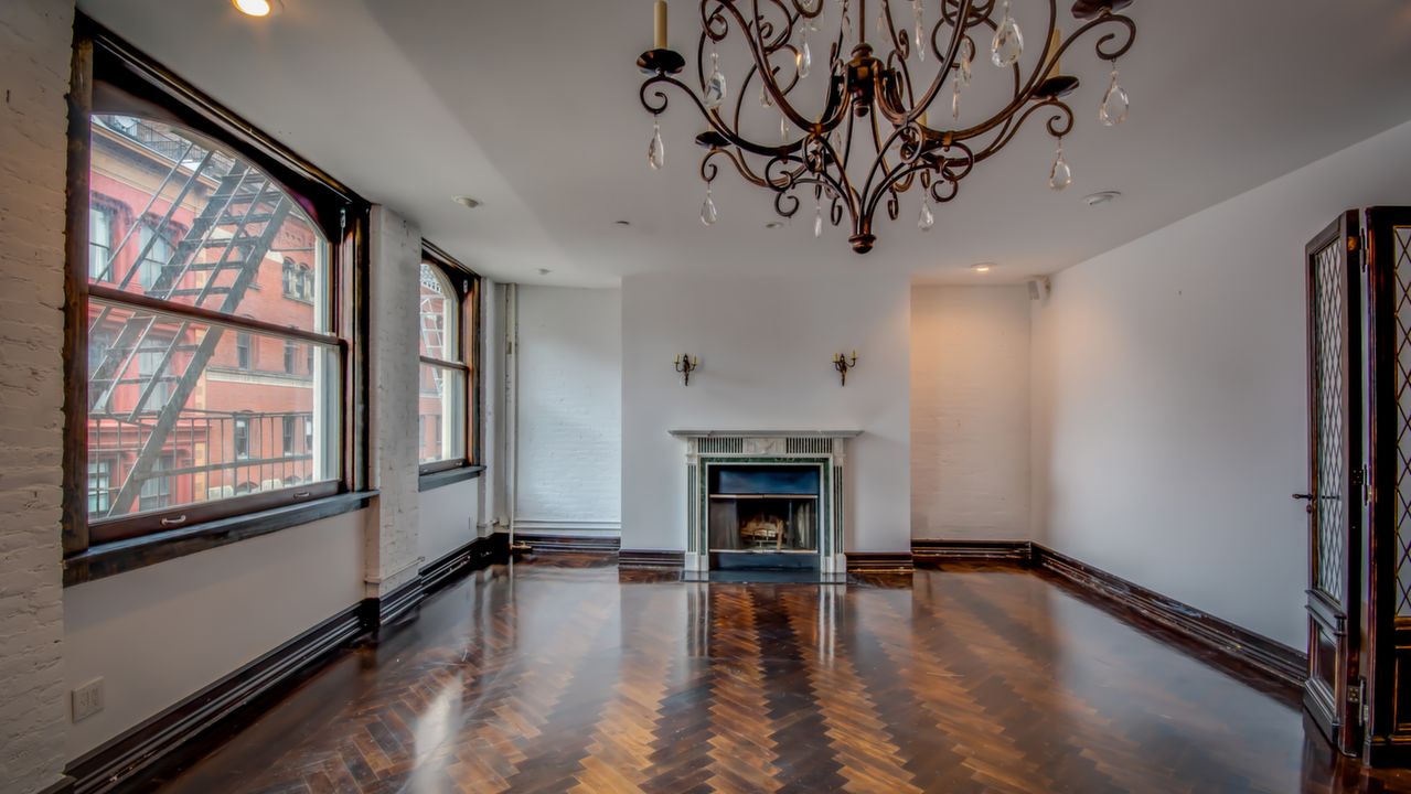 29 Howard St, New York, NY, 10013 Scene 2