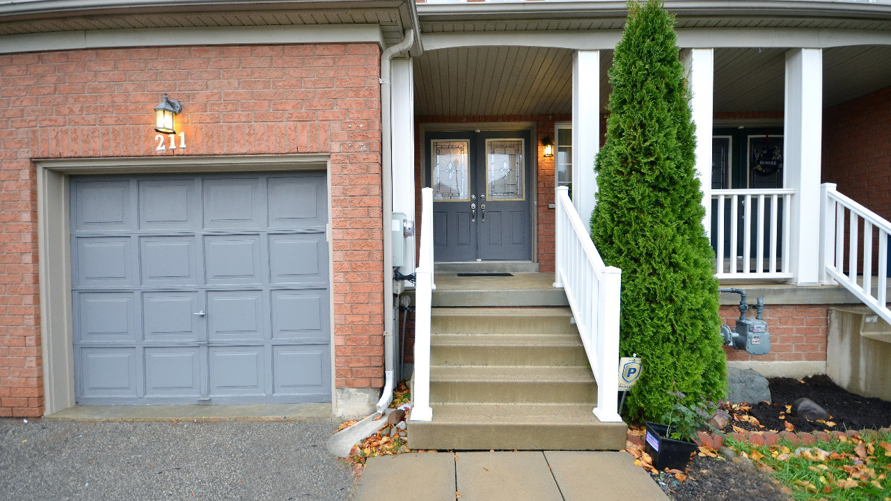 211 Sherwood Rd, Milton, ON, L9T7C1 Scene 2