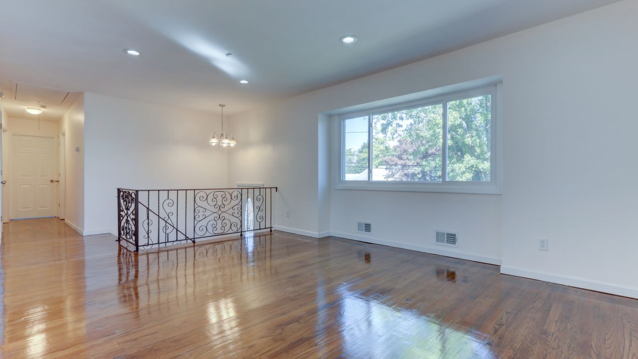 30 Sunburst Dr, Deer Park, NY, 11729 Scene 4