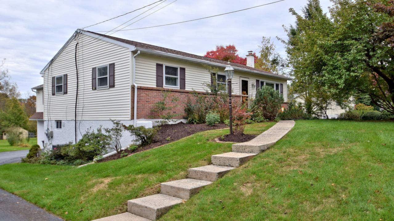 1376 Laurelwood Rd, Pottstown, PA, 19465 Scene 1