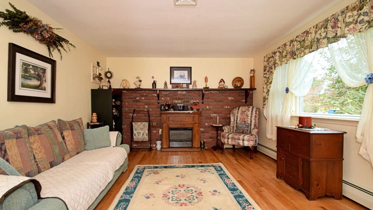 1376 Laurelwood Rd, Pottstown, PA, 19465 Scene 2