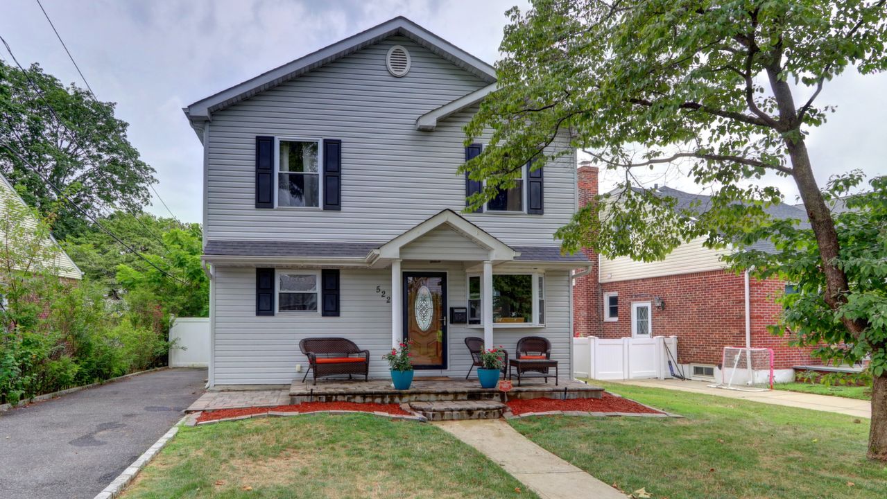 522 Beech St, New Hyde Park, NY, 11040 Scene 2