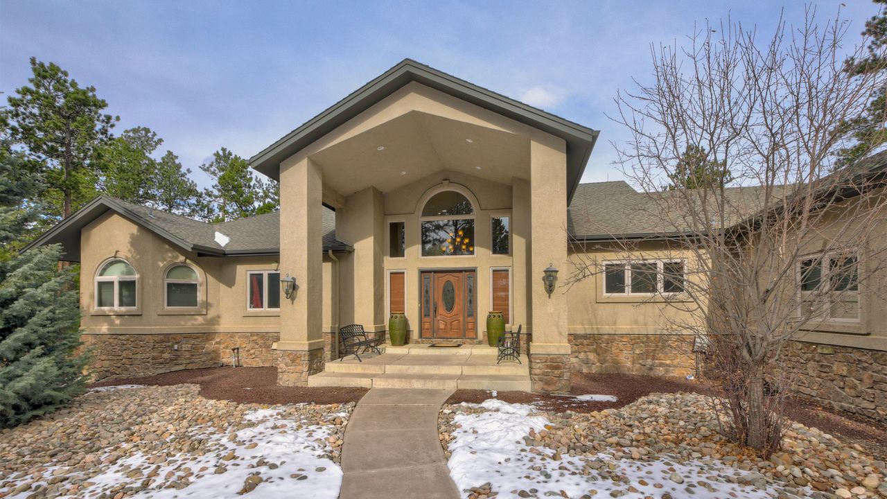 Exterior Front Entry