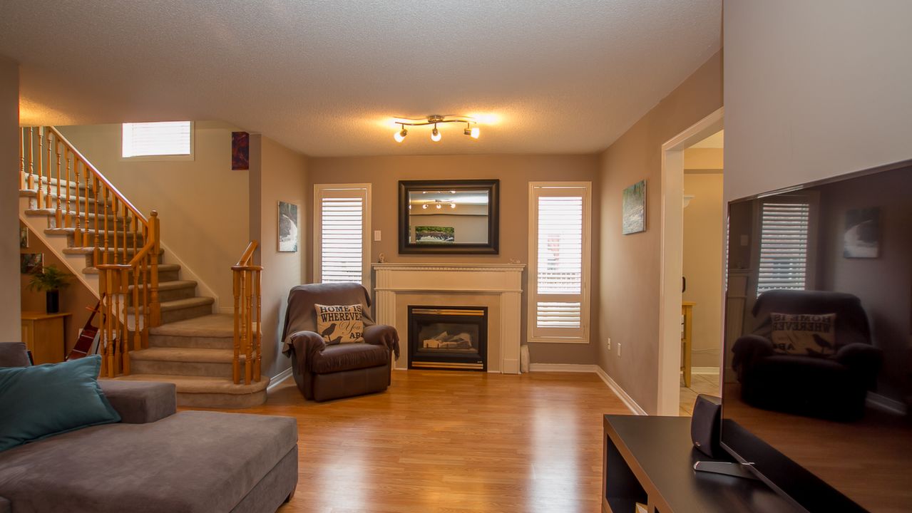 58 Frank Johnston Rd, Bolton, ON, L7E 2L5 Scene 2