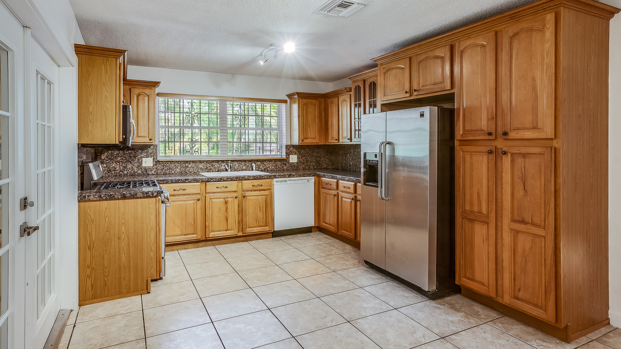 8790-SW-48th-St-08