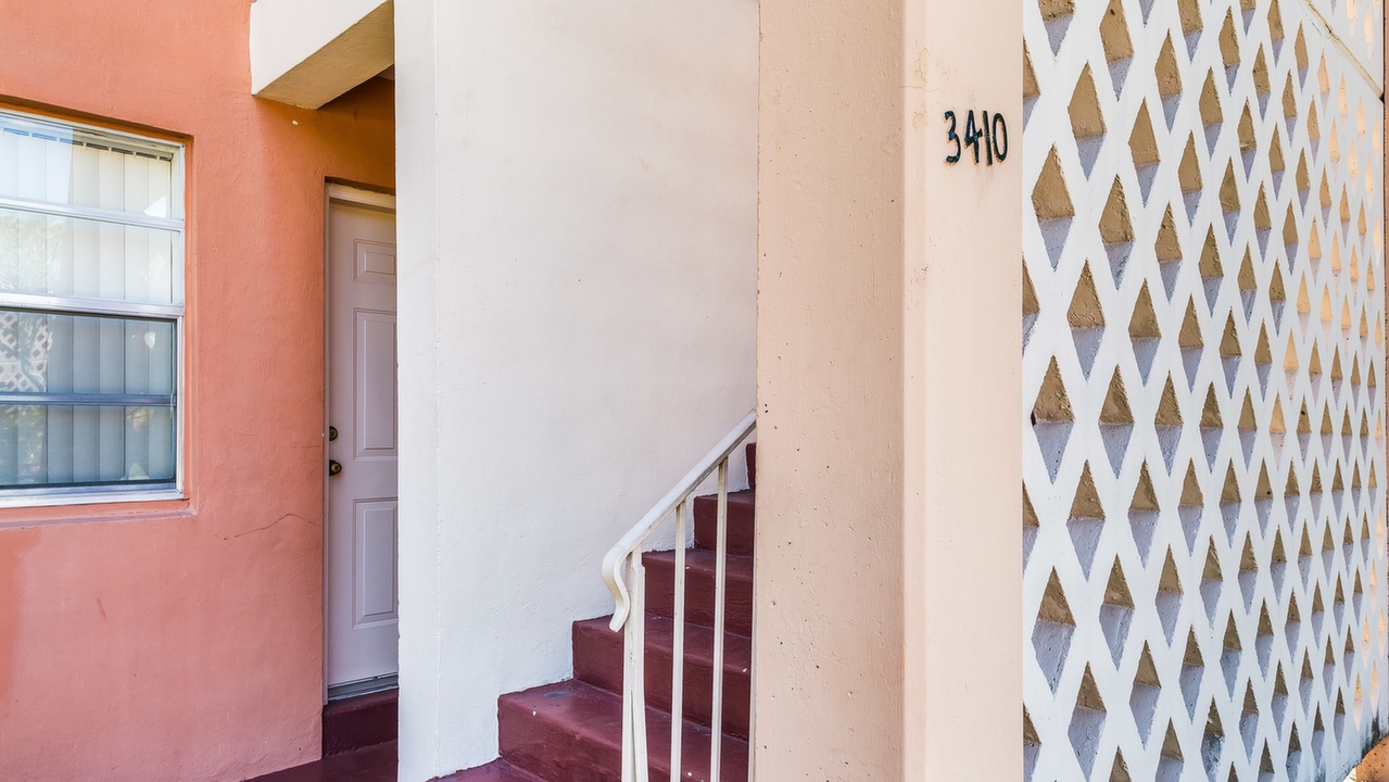 3410-SW-10th-St-01