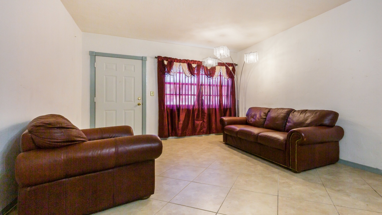 3410-SW-10th-St-02