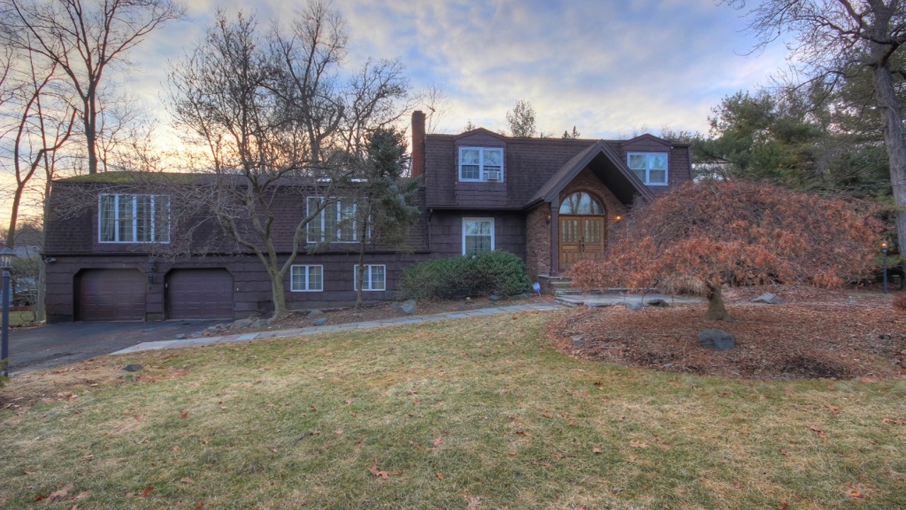 Extended Central Hall Colonial