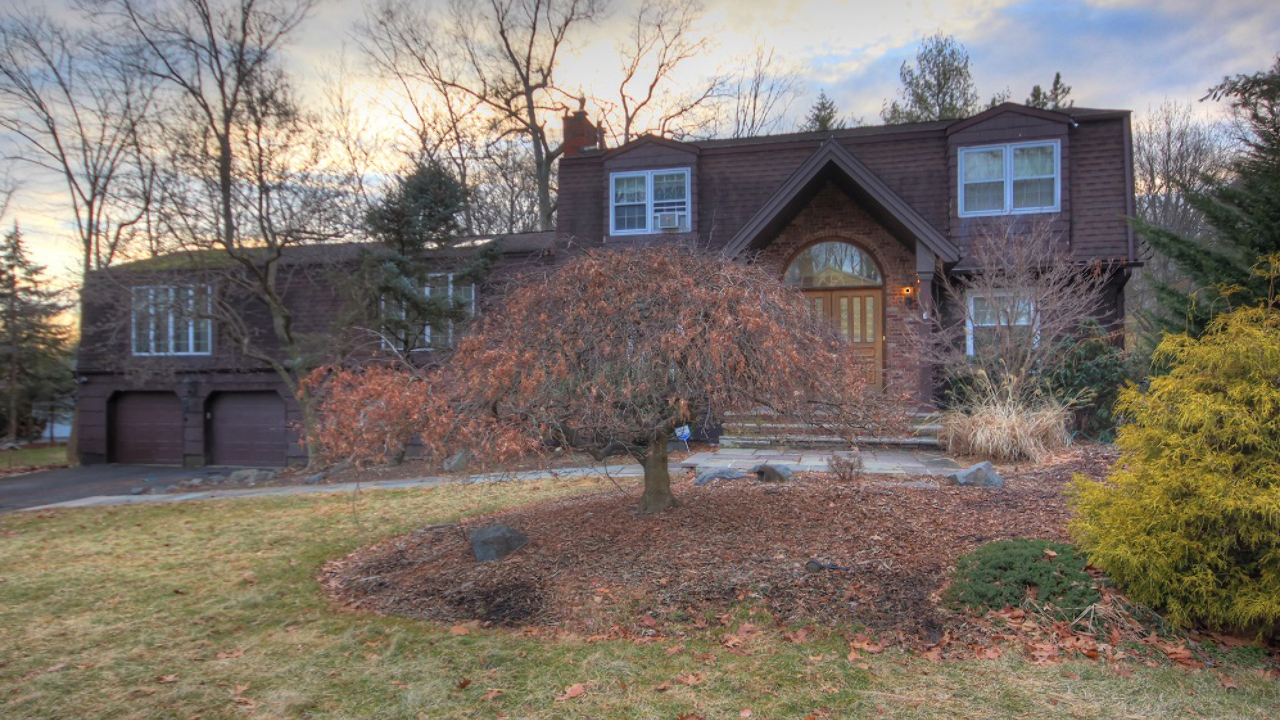 585 Colonial Road, River Vale, NJ, 076875 Scene 2