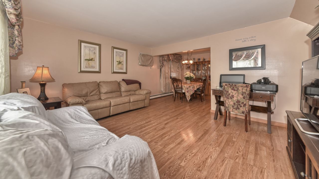 1st Flr Living Rm_Dining Rm