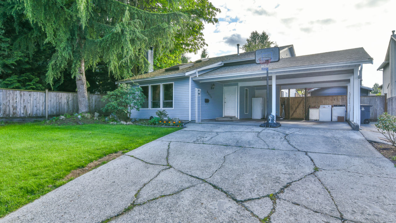 6475 131A St, Surrey, BC, V3W 7P4 Scene 1