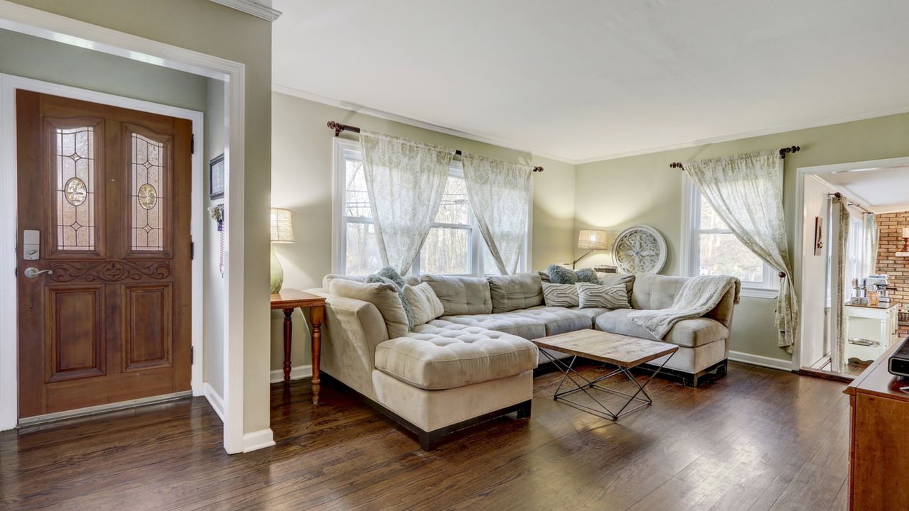 2 Darling Ave, Smithtown, NY, 11787 Scene 3