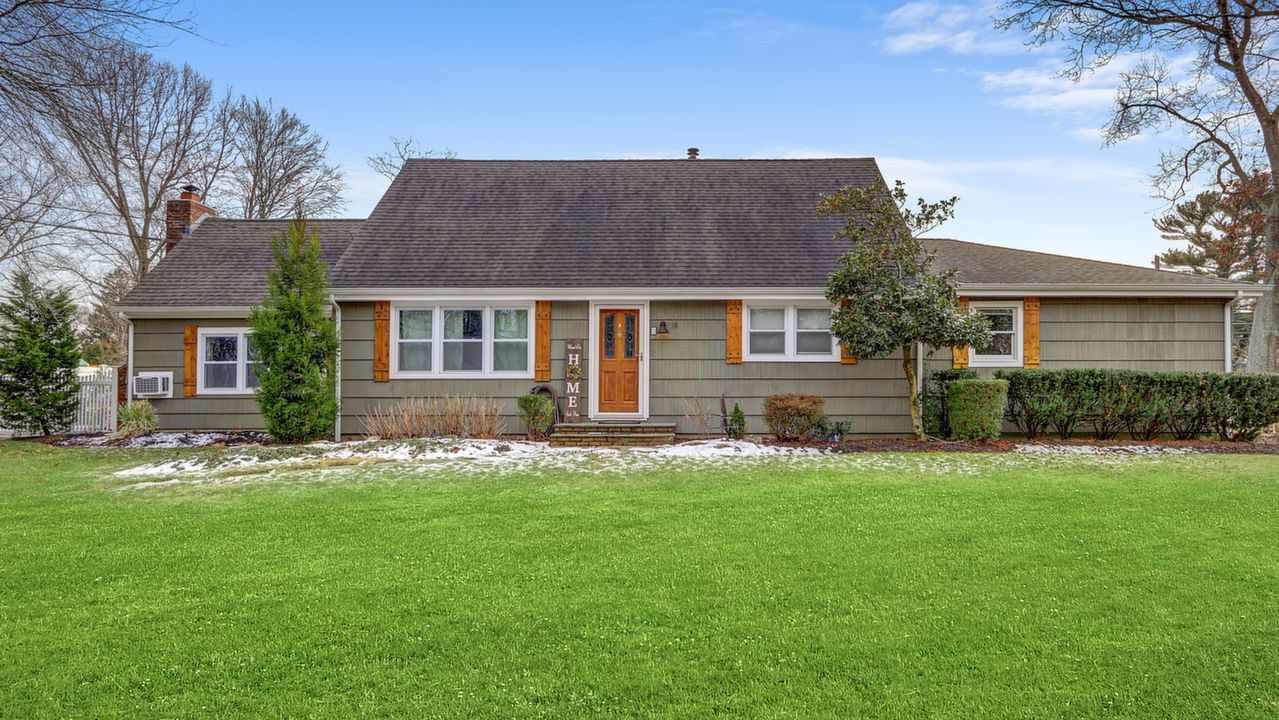 2 Darling Ave, Smithtown, NY, 11787 Scene 1