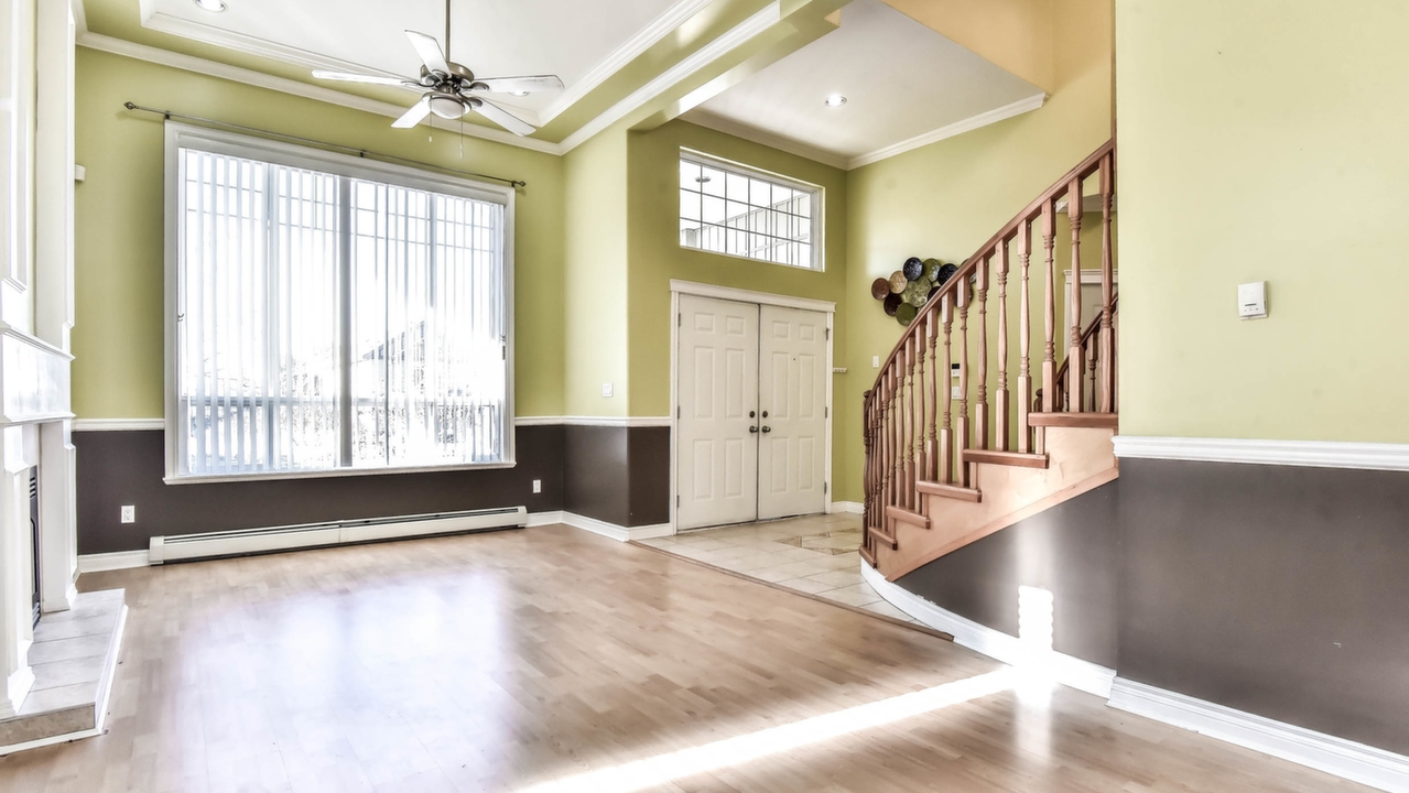 11136 152A St, Surrey, BC, V3R 2T5 Scene 3