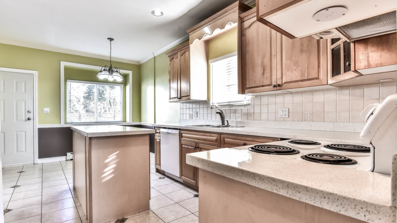 11136 152A St, Surrey, BC, V3R 2T5 Scene 4