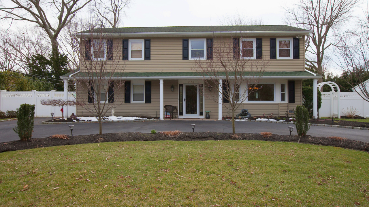 1304 Townline Rd, Hauppauge, NY, 11788 Scene 1