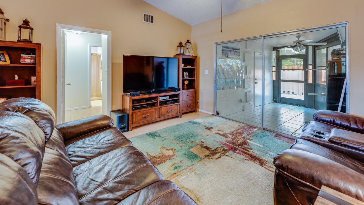 8329-Fairway-Rd-03