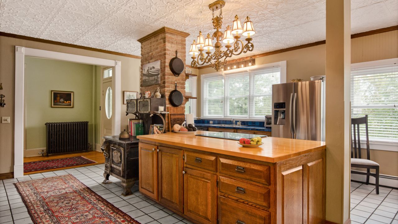 8 and 12 Lookout Cir, Eureka Springs, AR, 72632 Scene 2