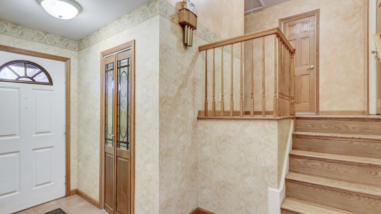 301 N Richmond Ave, Massapequa, NY, 11758 Scene 3