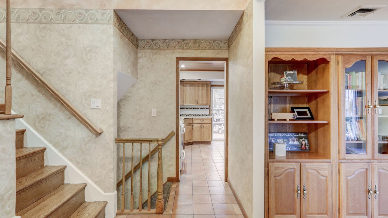 301 N Richmond Ave, Massapequa, NY, 11758 Scene 4